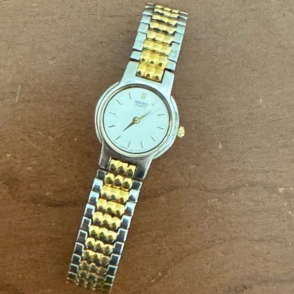 Women’s SEIKO stretch band stainless steel Watch - Picture 3 of 9